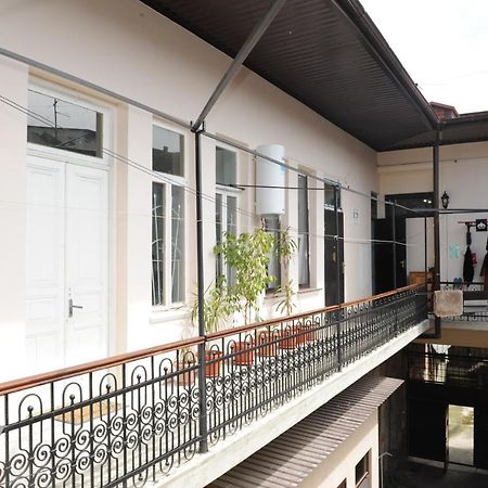 Apartment On Prospekt Mira 71 Sukhumi Exterior photo