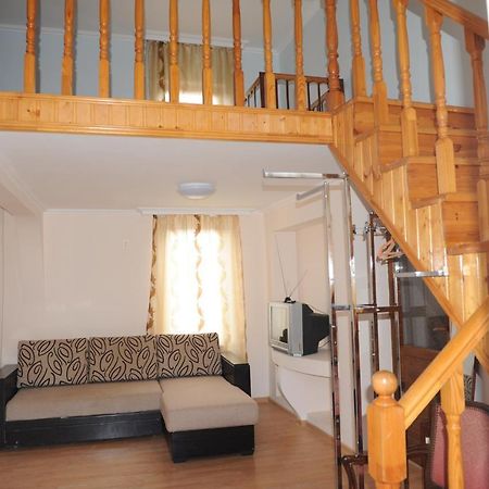 Apartment On Prospekt Mira 71 Sukhumi Exterior photo