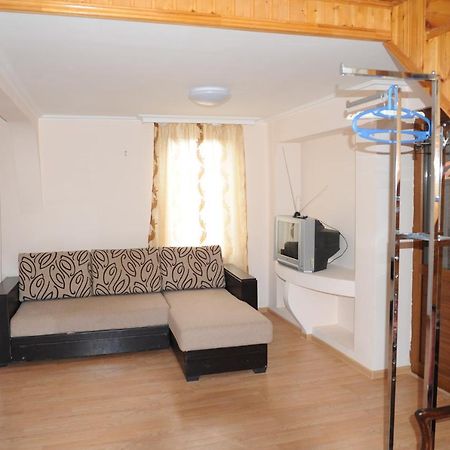 Apartment On Prospekt Mira 71 Sukhumi Exterior photo