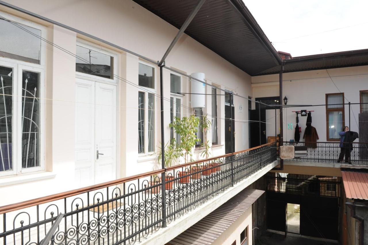 Apartment On Prospekt Mira 71 Sukhumi Exterior photo