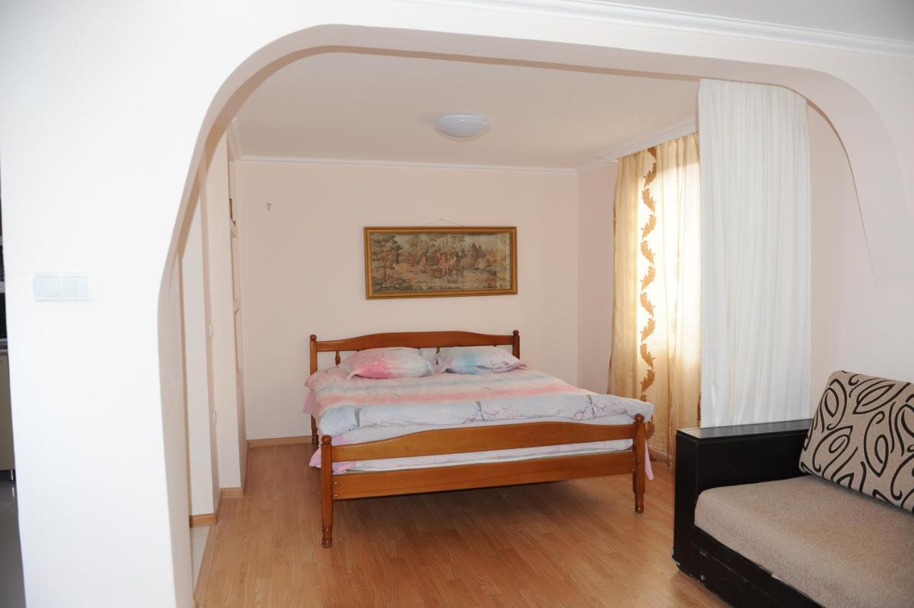 Apartment On Prospekt Mira 71 Sukhumi Exterior photo