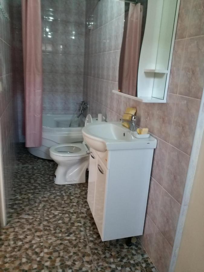 Apartment On Prospekt Mira 71 Sukhumi Exterior photo
