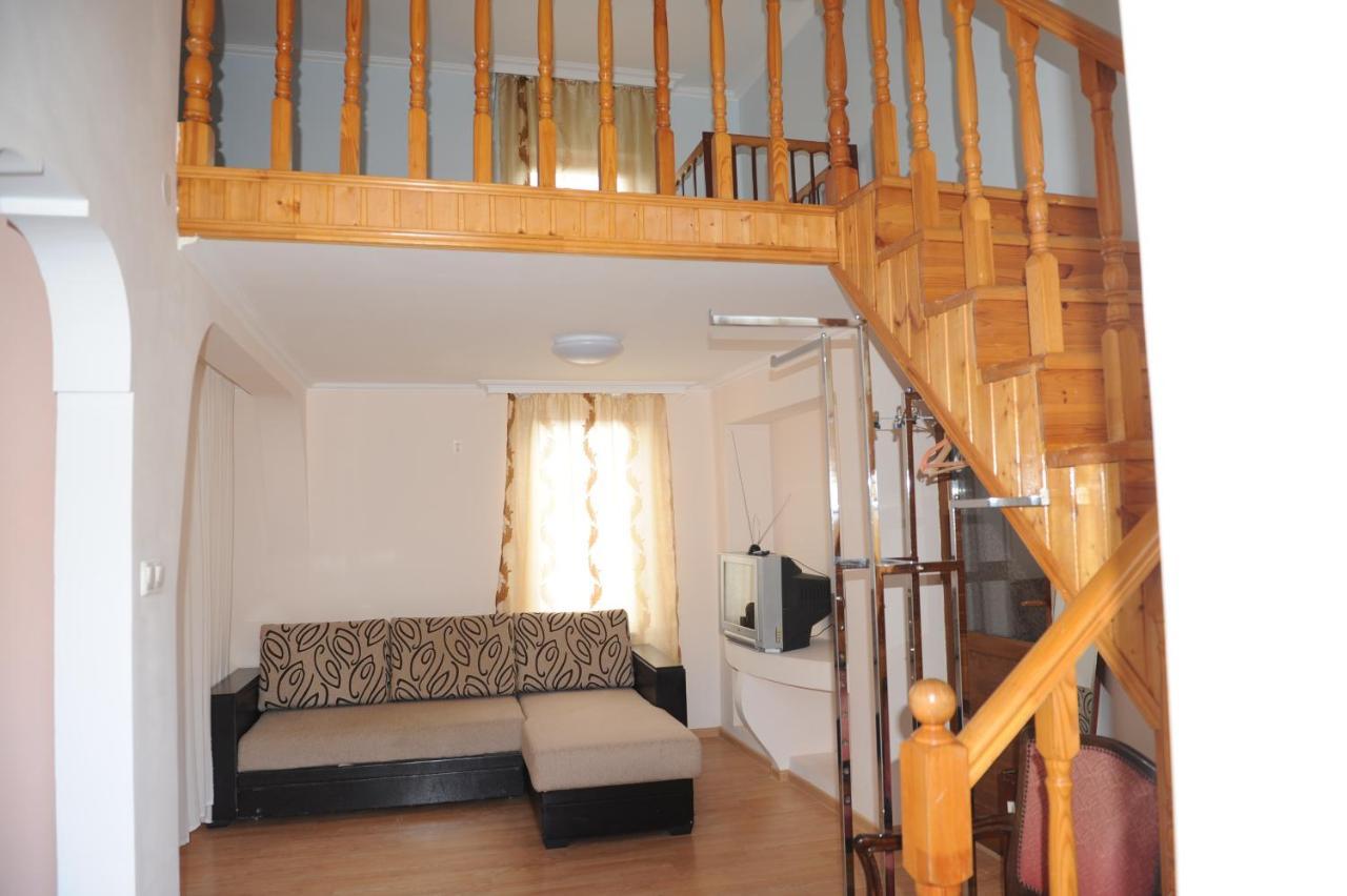 Apartment On Prospekt Mira 71 Sukhumi Exterior photo