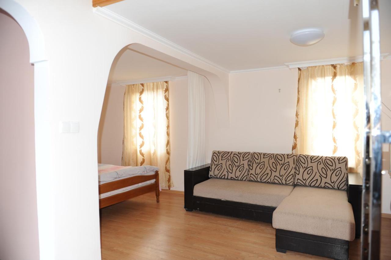 Apartment On Prospekt Mira 71 Sukhumi Exterior photo