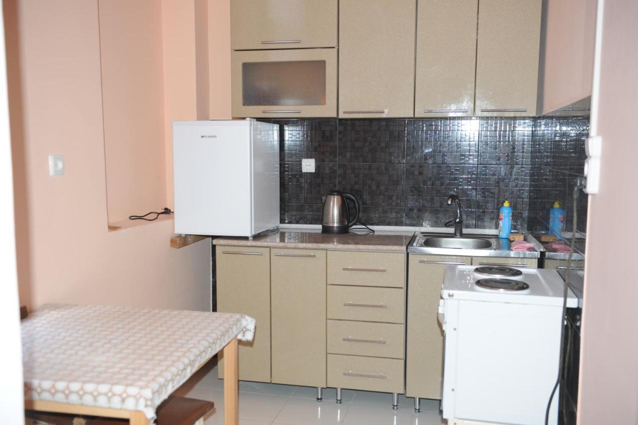 Apartment On Prospekt Mira 71 Sukhumi Exterior photo